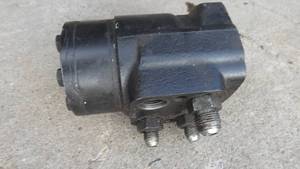 lot 102 image: Eaton Hydraulic Steering Valve, Model 212-1005-002