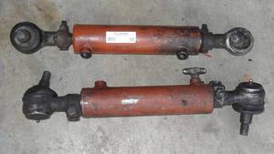 lot 99 image: Lot of 2 Hydraulic Piston Cylinders