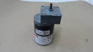 lot 140 image: Dayton AC Gearmotor, Model 1LPU7