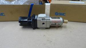 lot 147 image: Lot of 2 SMC AWG20-N01BG1-CZ Filter Regulators w Gauge