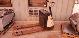 lot 130 image: Crown Electric Pallet Jack, For Parts or Repair