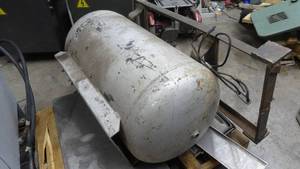 lot 129 image: Large Air Tank w Welded Stand and Top Mount For Motor