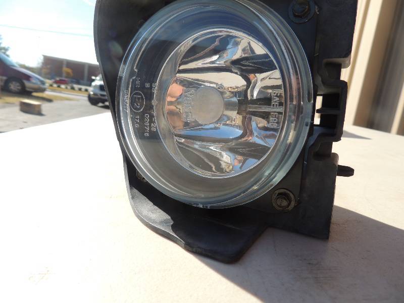 lot 142 image: FORD head light