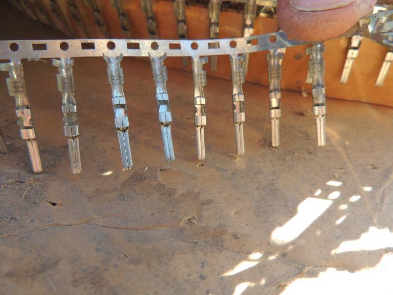 lot 159 image: WIRE CONNECTORS female terminals - qty 3 spools of ...
