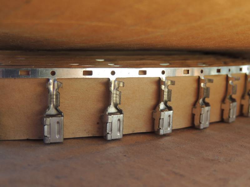 lot 162 image: WIRE CONNECTORS female terminals - qty 2 spools of ...