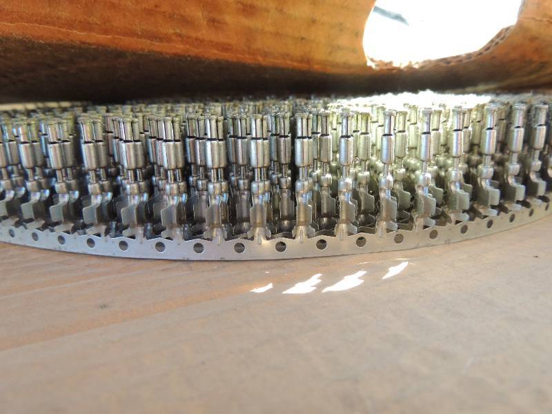 lot 166 image: WIRE CONNECTORS female terminals - qty 2 spools of ...