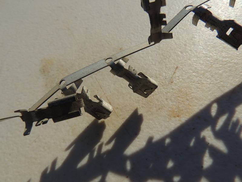 lot 179 image: WIRE CONNECTORS 1500 female terminals - part# 400-1...
