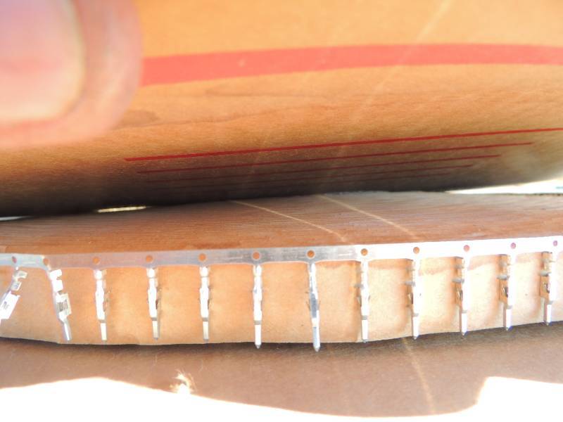 lot 184 image: WIRE CONNECTORS mini fit terminal male - qty 6000, ...