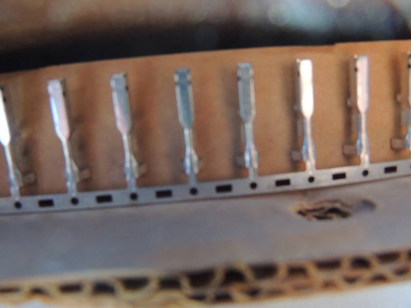 lot 185 image: WIRE CONNECTORS female adapter- 5000 per roll x 17 r...