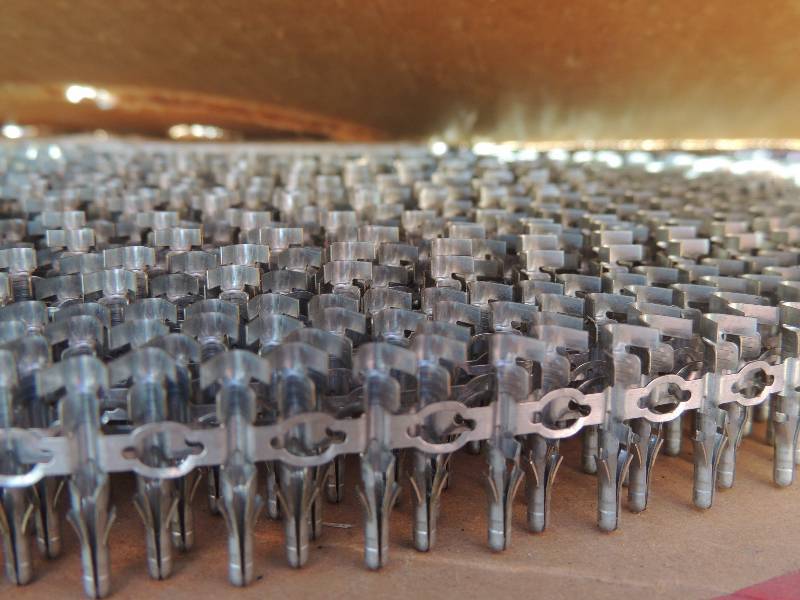 lot 186 image: WIRE CONNECTORS 7000 female terminals - part # 300-...