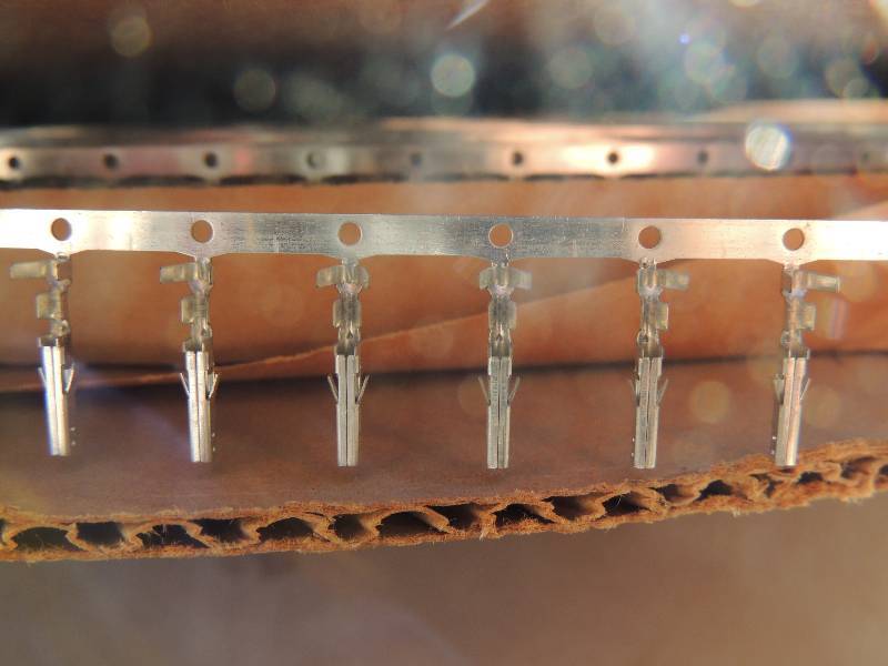 lot 189 image: WIRE CONNECTORS mini female terminal - 4000 qty - pa...