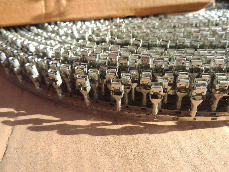lot 194 image: WIRE CONNECTORS female terminals - qty 3000 - part ...