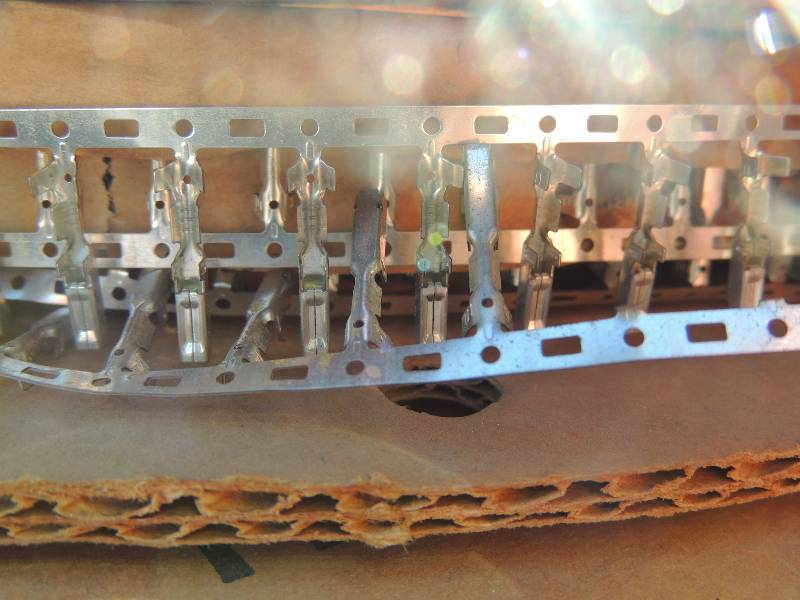 lot 199 image: WIRE CONNECTORS female terminals - qty 1 spool x 60...