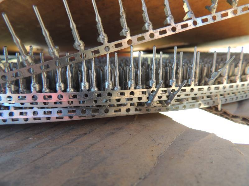 lot 213 image: WIRE CONNECTORS electrical terminals