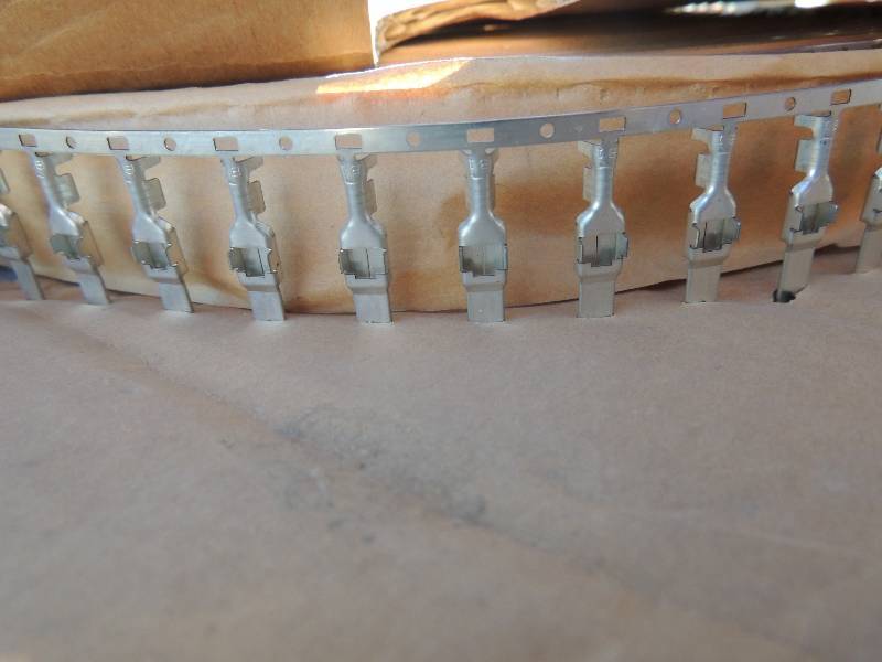lot 218 image: WIRE  CONNECTORS large male terminal - qty 300 - par...