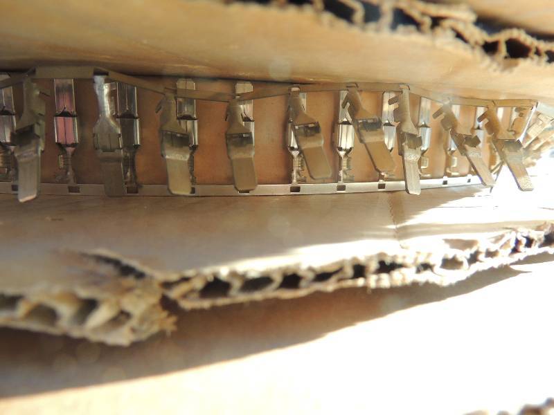lot 221 image: WIRE  CONNECTORS male terminal  - part # 100-1246 - ...