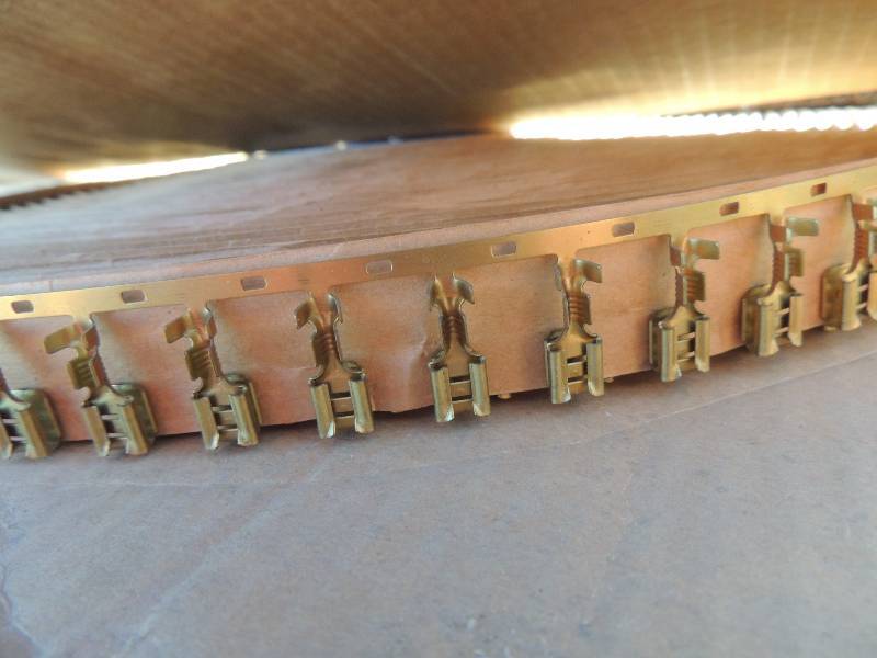 lot 223 image: WIRE  CONNECTORS female adapter - qty 2000 - 2 rolls...