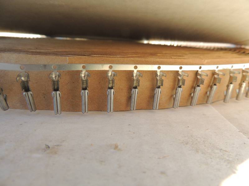 lot 224 image: WIRE  CONNECTORS small metal female terminal - 2 rol...