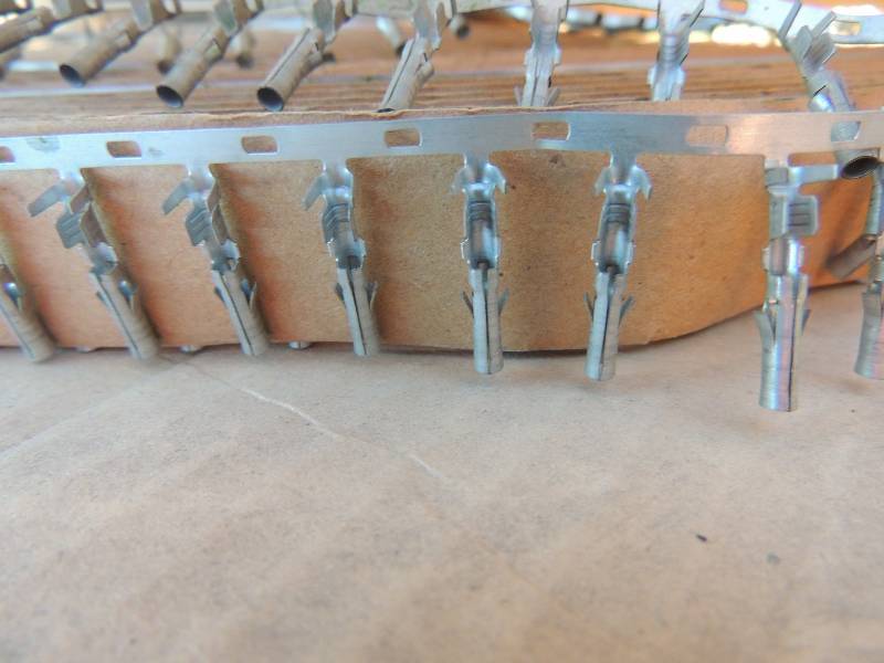 lot 228 image: WIRE CONNECTOR female adapter - qty 3800 - part# 1...