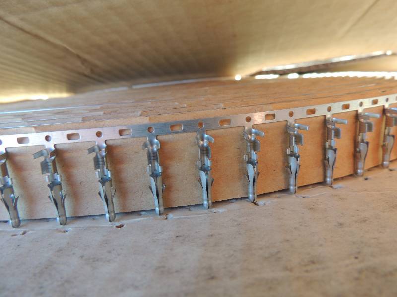 lot 232 image: WIRE CONNECTOR female adapter - roll with 2000 of ...