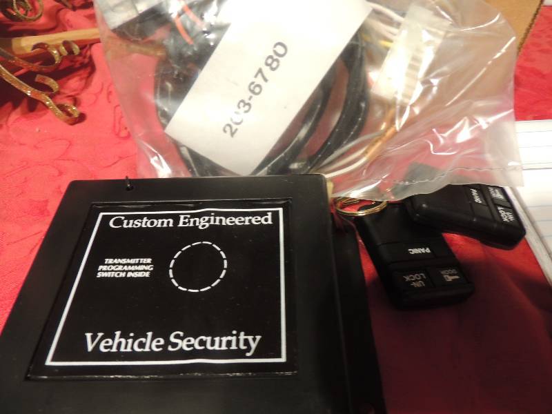 lot 34 image: REMOTE KEYLESS ENTRY SYSTEM -( GM T...