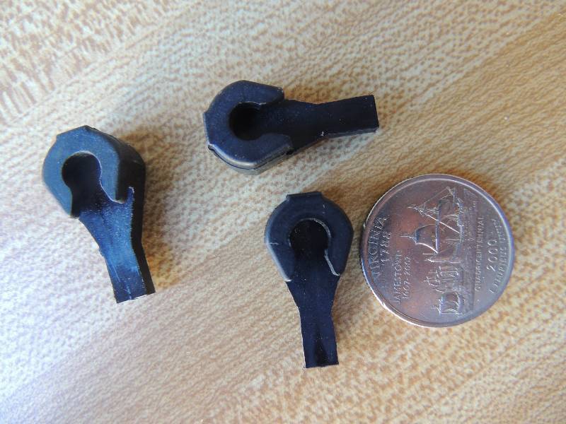lot 61 image: 12 BLACK PLASTIC WIRE CONNECTORS ...