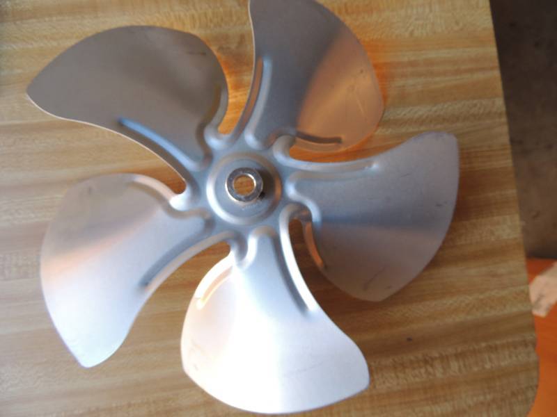 lot 70 image: 11 INCH 5 BLADE FAN BY AIRDRIVE INK...