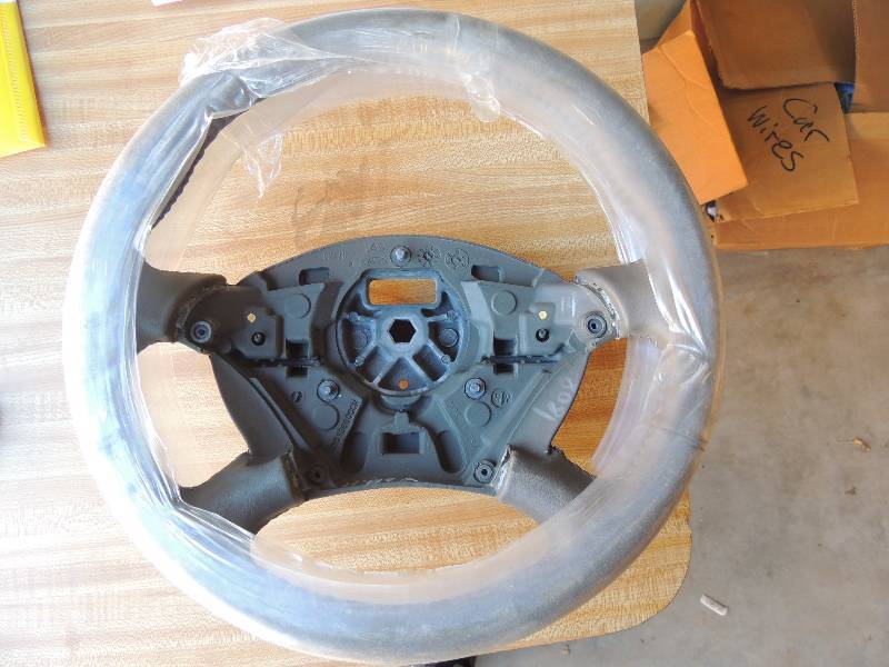 lot 92 image: STEERING WHEEL WITHOUT  CRUISE CONT...