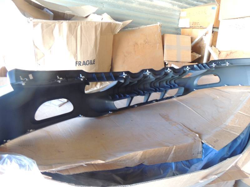 lot 252 image: Ford Excursion, F- SERIES Bumper with Tow Hitch open ...