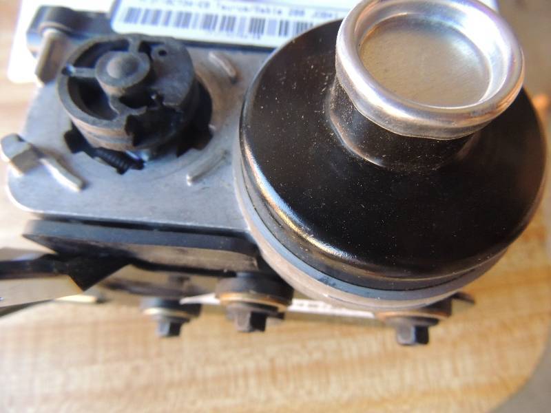 lot 260 image: Cruise Servo with bracket for FORD ...