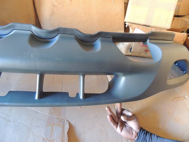 lot 251 image: Ford Excursion, F- SERIES Bumper with Tow Hitch open