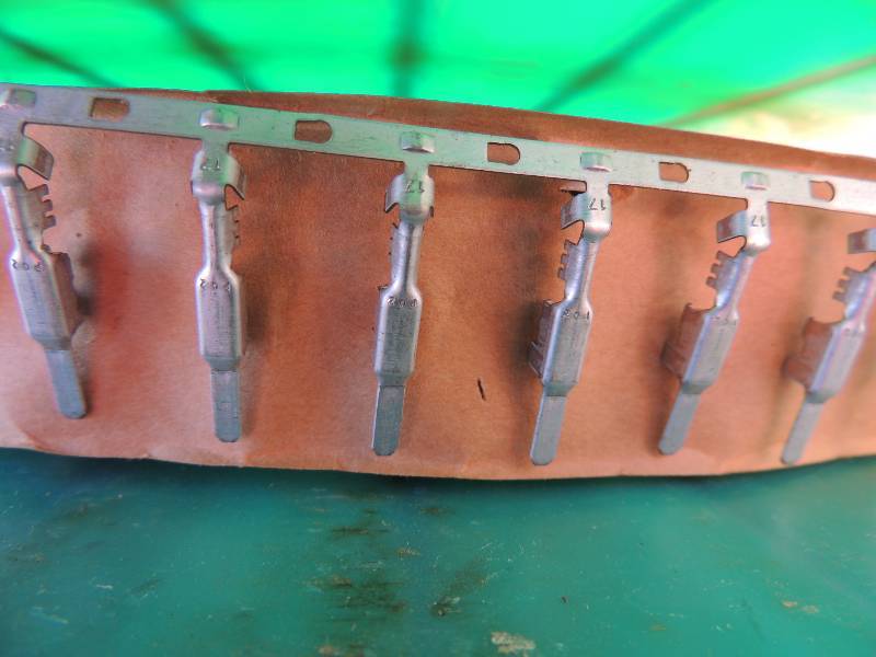 lot 181 image: WIRE CONNECTORS small male terminals qty 50 - part ...
