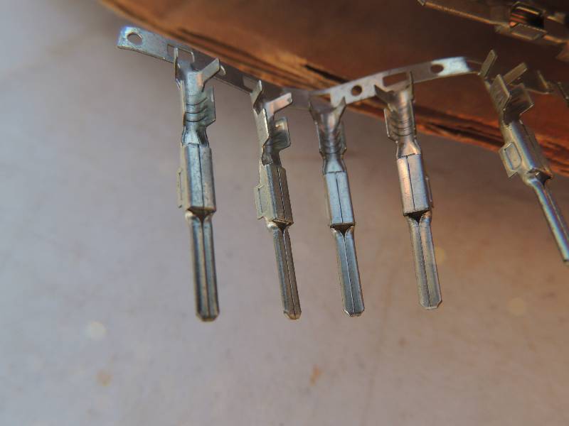lot 215 image: WIRE  CONNECTORS blade terminals - qty 1000 -part# 2...