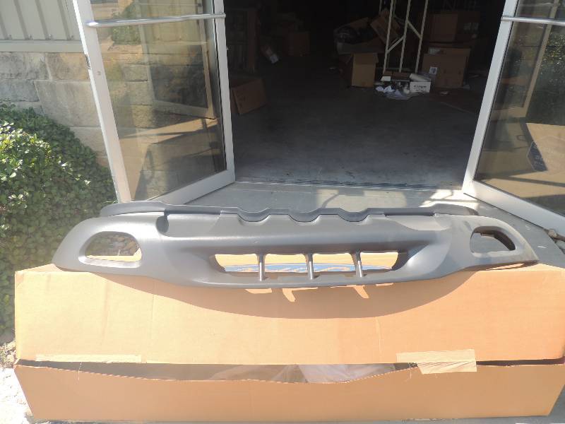 lot 19 image: FRONT BUMPER VALANCE FOR FORD F SERIES , EXCURSION WITH FOG LIGHT ASSEMBLY,