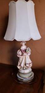 lot 42 image: Ceramic Woman Carrying Flowers Table Lamp