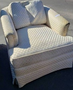 lot 12 image: Henredon Schoonbeck Chair