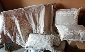 lot 53 image: Two Sets of Day Bed Bedspreads linens and matching Pillows