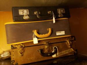 lot 100 image: Vintage Suitcases and Briefcase