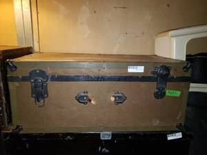 lot 102 image: Vintage Trunk with Removable Top Compartment, Missing Front Handle
