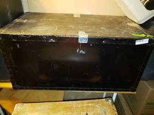 lot 103 image: Vintage Metal Shipping Box