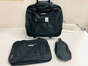 lot 104 image: 3pc American Tourister Suitcase and Bags
