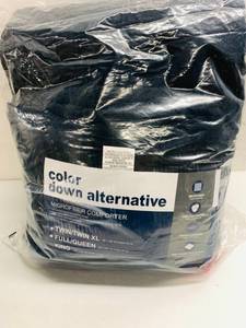 lot 109 image: Color Down Alternative Microfiber Comforter King Size