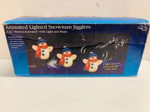 lot 123 image: Animated Lighted Singing Snowmen Jigglers