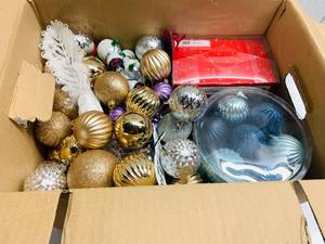 lot 126 image: Box full of Christmas Tree Ornaments