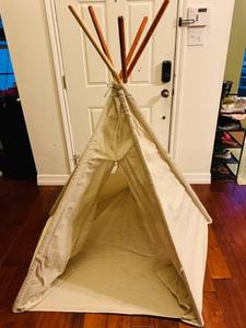 lot 158 image: Kids TeePee Tent