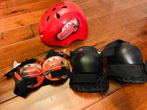 lot 159 image: Kids Bike Helmet w Elbow and Knee Pads