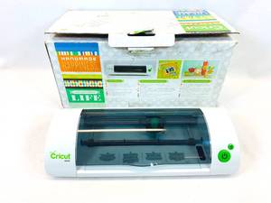 lot 190 image: Cricut Mini Design Cutting Machine (Missing power adapter)