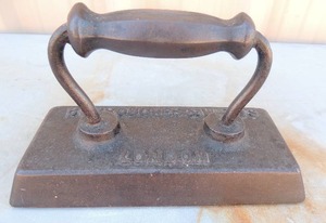 lot 2 image: Burroughs & Watts solid cast iron 6x10x4.5