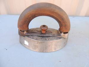 lot 9 image: Wright & Wilhelmy co. cast iron wooden handle wireless 5x6x2
