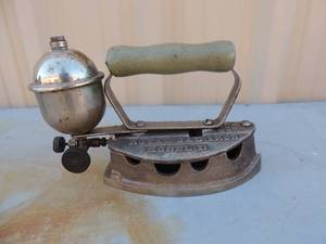lot 11 image: Royal sad iron model-D Big Prairie Ohio Pat. Pend.G 7x10x3.5